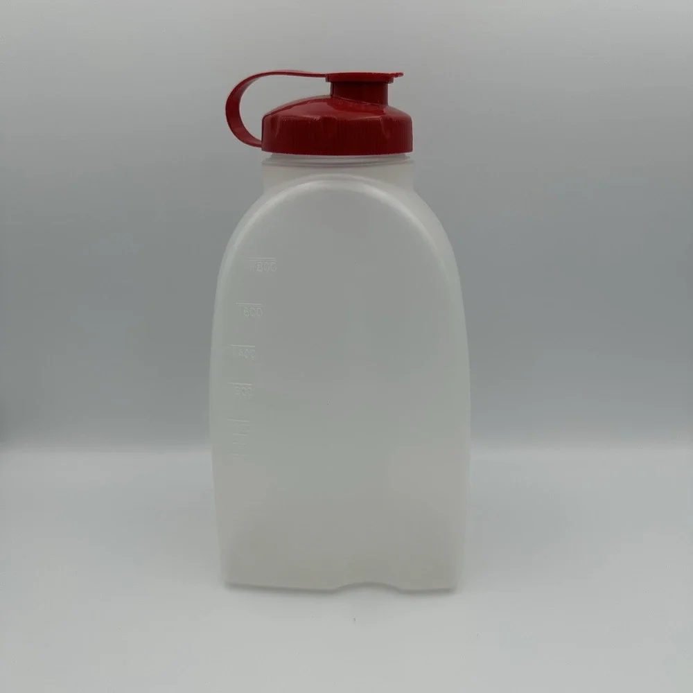 Rubbermaid Servin Saver Pitcher 2 QT Beverage Container Bottle Red‎ Flip Lid